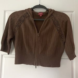 Cute Mossimo cropped sweater with short sleeves and hood.